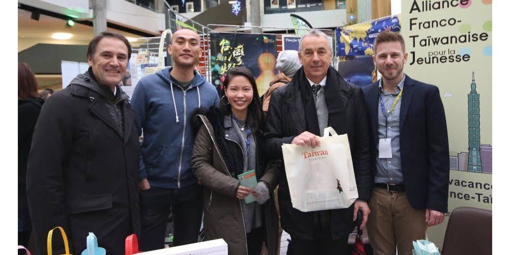 Benjamin Orezzoli presenting the AFTJ initiative at the Salon des Voyageurs in Annecy